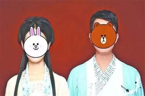 用汉服证件照登记结婚被民政局拒,如何评价民政局这一行为?