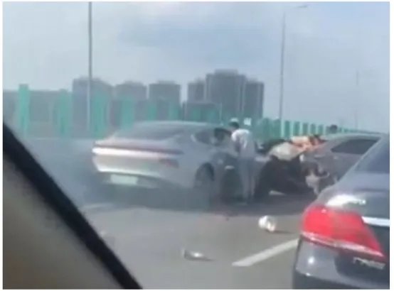 小鹏车主开辅助驾驶出车祸，车企：全力配合调查，操作问题还是汽车问题？