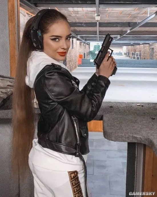 乌克兰正妹晒“露骨”照片走红 另类的福利美照