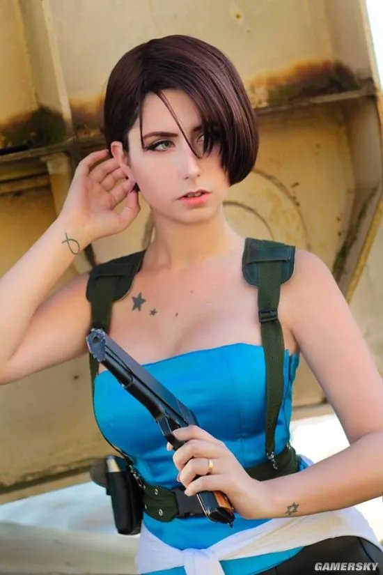《生化危机3》吉尔COS丰满诱人 肤白貌美酥胸半露