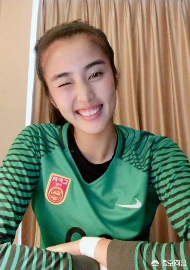 中国女足4:1俄罗斯女足，最美门将赵丽娜为何落选？她还有机会参加女足世界杯吗？