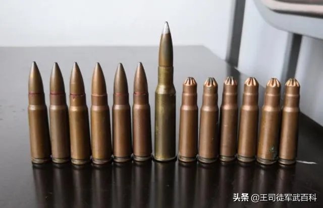 演习时用的空包弹，中弹后为什么会冒烟？