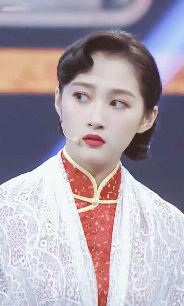 关晓彤穿旗袍好看吗？