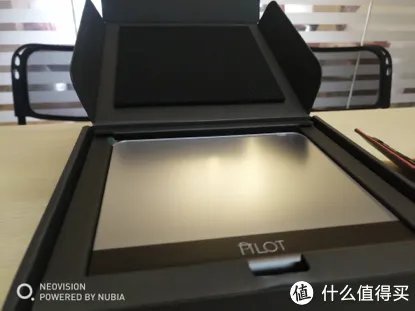 车载后装HUD 篇一:像开战斗机一样去开车—百路达HUD开箱及简评