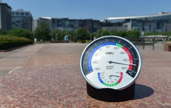 东京8月187人死于中暑，死者的年纪大概在哪个范围内？