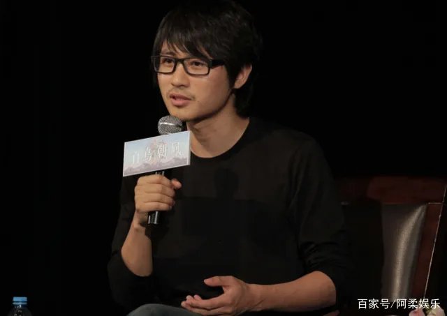 街头和韩寒热吻，被林俊杰下跪求婚，金莎现状如何？