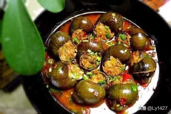 吃田螺变绿，田螺怎么洗干净？