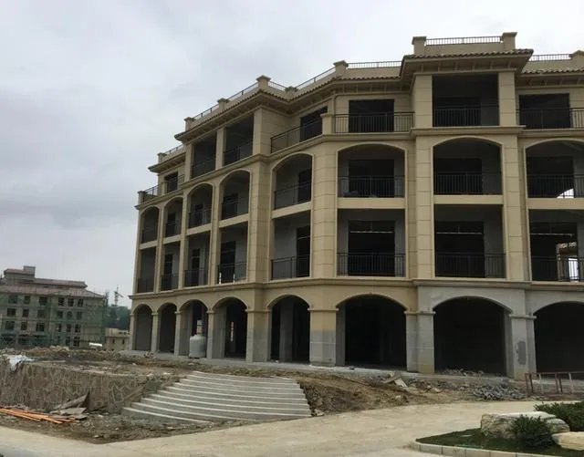 我有个疑问，买了滇池别墅，被拆后原来付的款能不能退回？