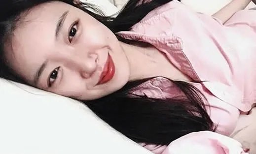 雪莉晒雀斑妆自拍：扮相丑暴这就是有颜任性