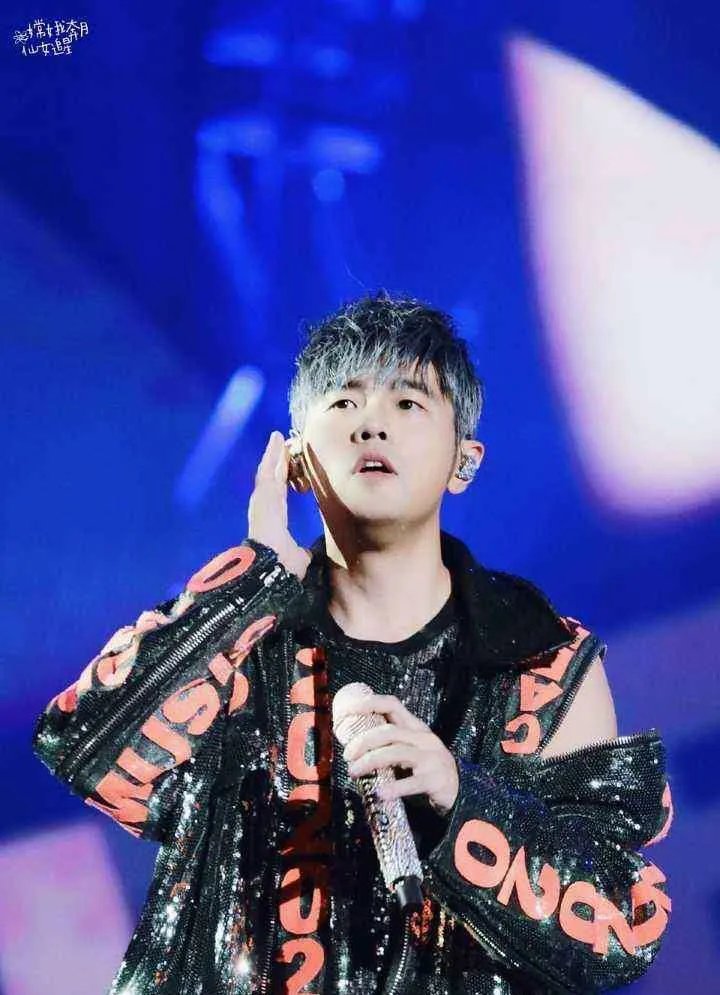 周杰伦被用监控拍照，此行为是否侵犯了艺人的肖像权？