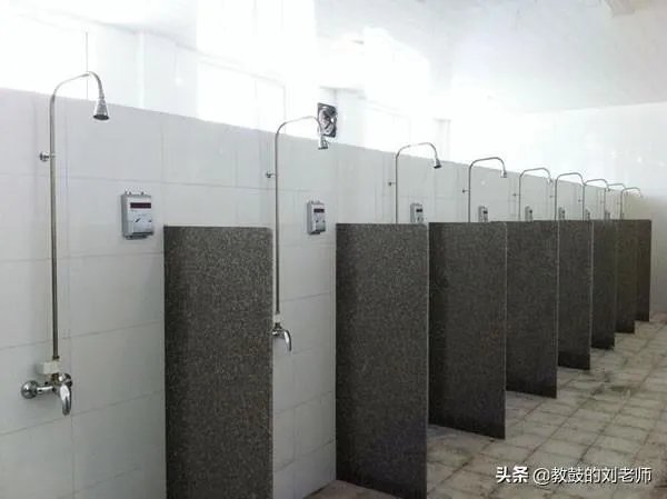 初中宿舍，大家洗澡的时候会很方便吗？还是非常不方便？