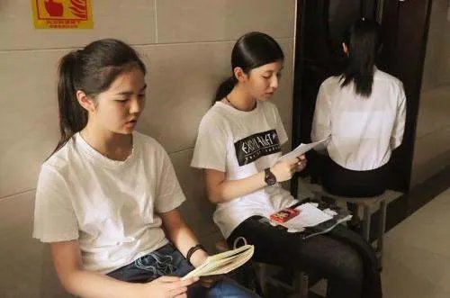 艺术生高考什么叫单招啊？和统招有什么区别啊？