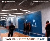 范迪克获得了本赛季英超最佳球员，是不是二十年最好的后卫？