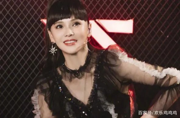 他是毁掉庾澄庆家庭的真凶，殴打伊能静，如今还是一个人生活，他是谁？