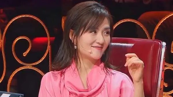 怎么看今晚的微博热搜“谢娜在自己超话被粉丝“怼”不要在综艺提及张杰太多次”?