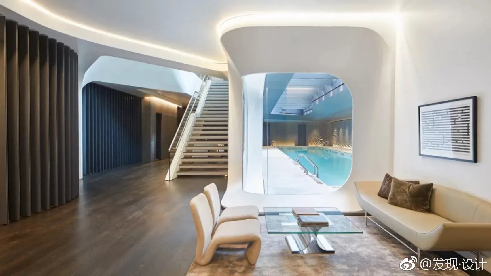 扎哈遗作—纽约520 West 28th公寓公寓的金属幕墙由...