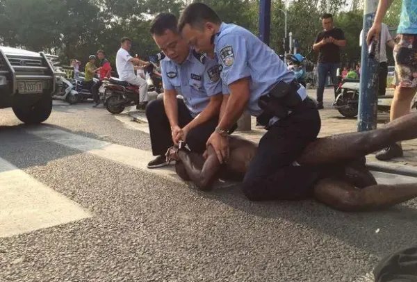 陕西一外籍男子骚扰女性被拘7日限期出境，如何看待此结果？