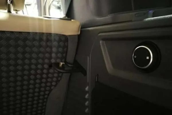 售价超200万的路虎揽胜还有最奶爸的路虎卫士,谁才是你的菜？