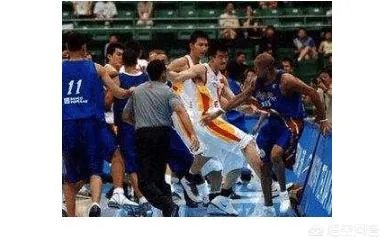 球场上阿联从来不怵美国队，这也是他身上独有的精气神，但为何有人说他不能成为主流力量呢？