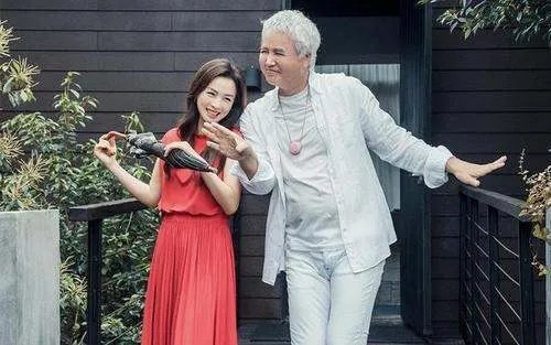 张庭夫妇社交平台被禁言，你觉得该不该给其发声的机会？