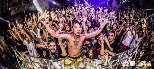 GAI与女友王斯然领证结婚，这段“火锅式爱情”你怎么看？