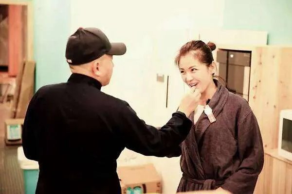 刘涛晒给王珂剃头照辟谣，为什么说刘涛夫妇是患难与共的夫妻？