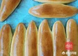 外面有一层薄皮、里面有夹心，然后两边还有肉松的一种面包，是什么面包呢？怎么做比较好吃，特别想吃？