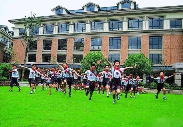 现在学校马上要复课,我们需要给孩子准备写什么?担忧中?