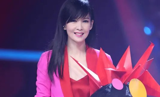 想不到这俩人还有这层关系，古巨基和周慧敏究竟有着怎样的“亲密”关系？