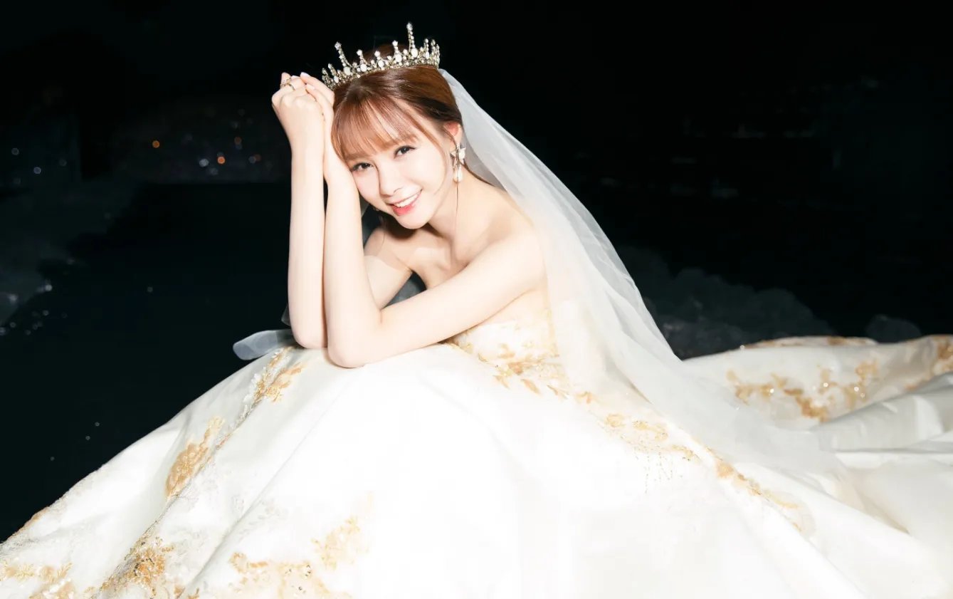 沈梦辰参加婚纱品牌走秀，为何网友叫海涛抓紧了？