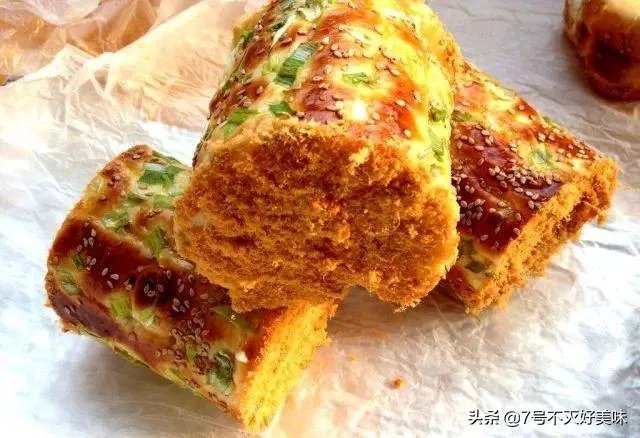 外面有一层薄皮、里面有夹心，然后两边还有肉松的一种面包，是什么面包呢？怎么做比较好吃，特别想吃？