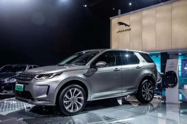 售价超200万的路虎揽胜还有最奶爸的路虎卫士,谁才是你的菜？