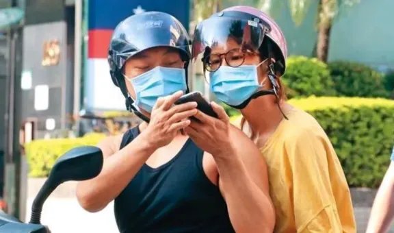 台湾演员曾沛慈恋情曝光，男友的身材一般，她的男友是谁呢？