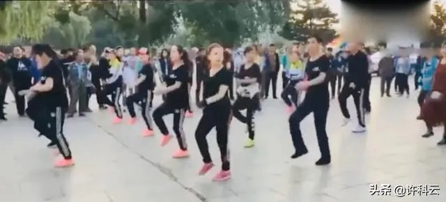 广场舞的步伐有规律和规定吗？