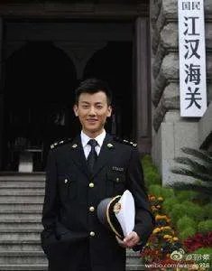 关双的人物介绍