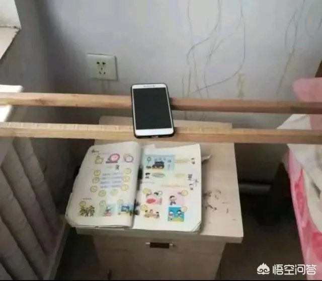 河北一高中在线教育,要求学生穿校服,做早操,与平是在学校规则制度相同,各位怎么看?