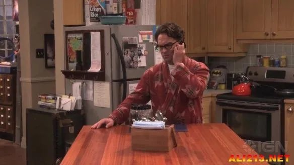 谢耳朵内裤登场 《生活大爆炸》第八季爆笑花絮