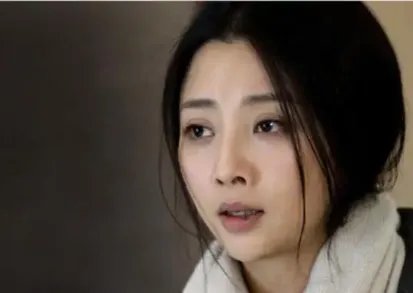 殷桃的嘴巴怎么了？