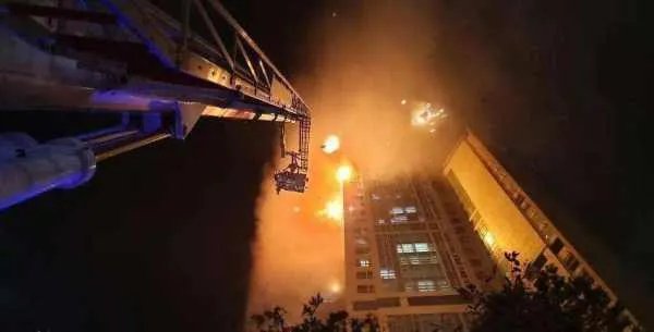 韩国某33层高楼突然发生火灾，当时的现场是什么样的？