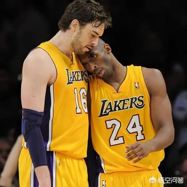 加索尔到瓦妮莎家做客，陪伴科比三女儿，仨女儿都很开心，你咋看？