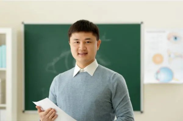 你怎么看待体育老师当班主任被投诉的现象呢？