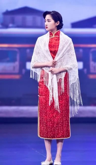 关晓彤穿旗袍好看吗？