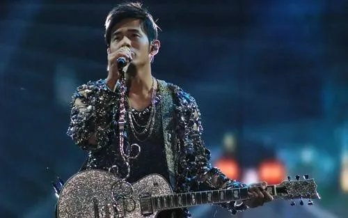 周杰伦用无人机向昆凌告白，他们两个究竟有多恩爱？