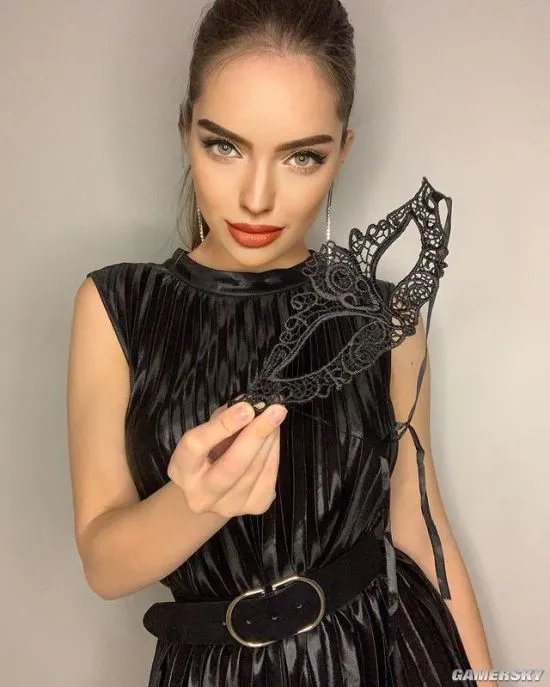 乌克兰正妹晒“露骨”照片走红 另类的福利美照