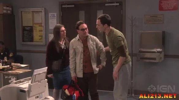 谢耳朵内裤登场 《生活大爆炸》第八季爆笑花絮