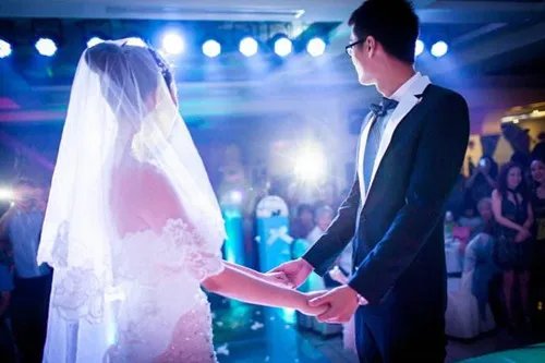 结婚时放的歌曲大全  2018结婚新郎唱什么歌