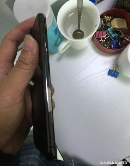 iPhone X出现掉漆现象 试用时间还不足半个月