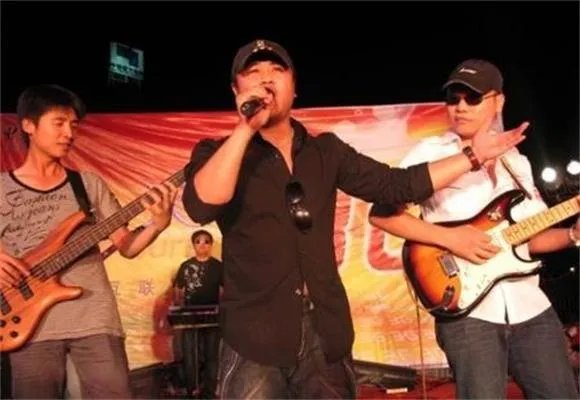 孤独宾阳乐队歌词 歌声动人引起共鸣