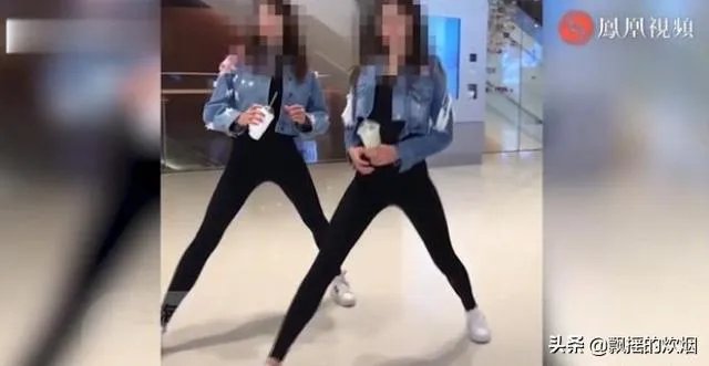 妙龄女子为博眼球地铁内摘口罩劈叉,你怎么看?