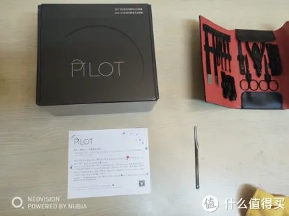 车载后装HUD 篇一:像开战斗机一样去开车—百路达HUD开箱及简评